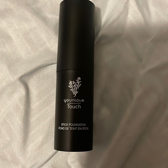 Younique Touch Stick Foundation - Picture 1 of 3